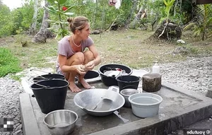 The Amazing Story of a Couple Living Isolated on an Island - image 10