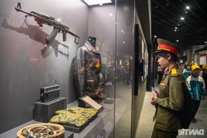 Vietnam Military History Museum Draws Massive Crowds as Paid Admission Begins in Hanoi - image 3