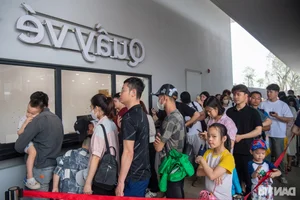 Vietnam Military History Museum Draws Massive Crowds as Paid Admission Begins in Hanoi - image 6