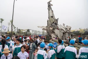 Vietnam Military History Museum Draws Massive Crowds as Paid Admission Begins in Hanoi - image 13