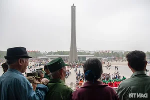 Vietnam Military History Museum Draws Massive Crowds as Paid Admission Begins in Hanoi - image 0