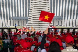 Vietnam Military History Museum Draws Massive Crowds as Paid Admission Begins in Hanoi - image 10