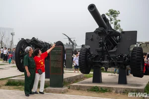 Vietnam Military History Museum Draws Massive Crowds as Paid Admission Begins in Hanoi - image 12