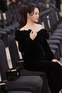 Strong and Beautiful Inspiring Single Mothers of Vietnamese Showbiz - image 7
