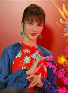 Strong and Beautiful Inspiring Single Mothers of Vietnamese Showbiz - image 8