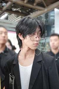 Ranking the Best Dressed Male HYBE Idols: A Deep Dive into K-Pop’s Ultimate Fashion Icons - image 3