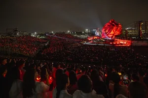 Romantic Milestones: Marriage Proposals at Ha Anh Tuan’s Concerts - image 0