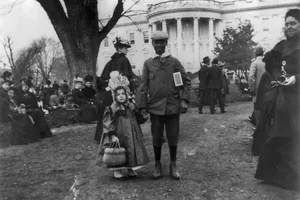 A Window into the Past: Rare Photos of American Life Over 100 Years Ago - image 2