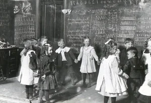 A Window into the Past: Rare Photos of American Life Over 100 Years Ago - image 6