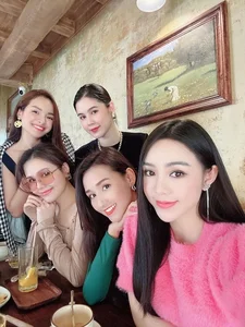 Inside the Elite Social Circle of Actress La Thanh Huyen - image 5