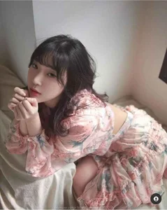 Korean Model Kang Inkyung Sparks Debate After Going Braless During Grocery Shopping - image 5