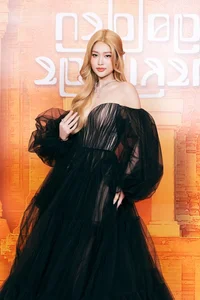 Actress Midu and Husband Join Stars at High-Profile Fashion Show - image 8