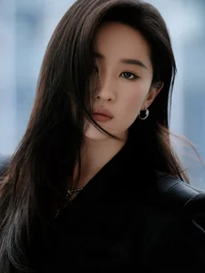 Liu Yifei Stuns Fans with Elegant Fashion and Timeless Beauty - image 2