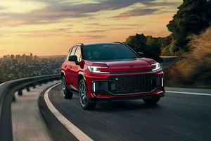 Toyota Strategic Shift: Betting Big on Plug-in Hybrid Technology - image 2