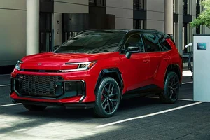 Toyota Strategic Shift: Betting Big on Plug-in Hybrid Technology - image 3