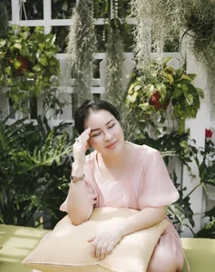 Actor Quy Binh’s Wife Flaunts Youthful Looks and Happy Family Life - image 0