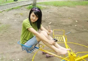 Past Photos of Viral University Lecturer Spark Social Media Conversations - image 0