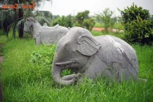 Exquisite Ancient Statues in the Tombs of Ancient Vietnamese Officials - image 4