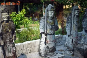 Exquisite Ancient Statues in the Tombs of Ancient Vietnamese Officials - image 8