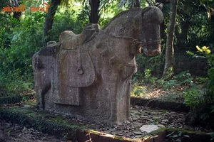 Exquisite Ancient Statues in the Tombs of Ancient Vietnamese Officials - image 9