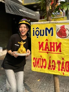 Inspiring Story of the Beautiful Chicken Rice Vendor Dreaming of Home - image 6