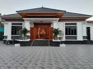 10 Modern Japanese Roof House Designs Trending in 2024 - image 5