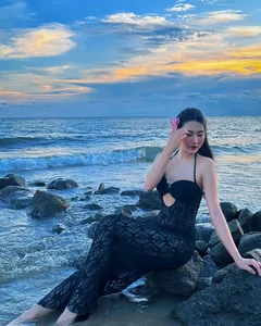 Dinh Trieu’s Wife Stuns with Her Incredible Post-Baby Physique - image 1