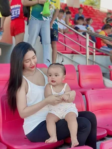 Dinh Trieu’s Wife Stuns with Her Incredible Post-Baby Physique - image 4