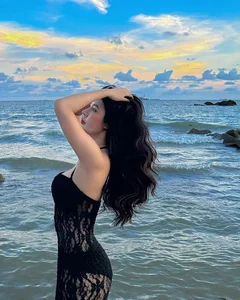 Dinh Trieu’s Wife Stuns with Her Incredible Post-Baby Physique - image 2