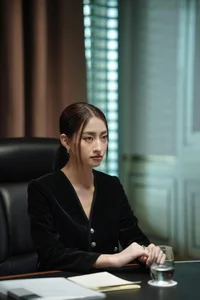 Miss Cao Bang Luong Thuy Linh: From Beauty Queen to CEO Style - image 6
