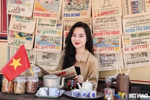 Nostalgia in Hanoi: Locals Flock to Check-in at Vintage Subsidy-Era Train - image 4