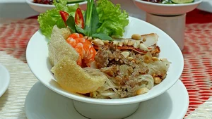 Discovering Que Son Cassava Noodles: Vietnam’s Unique Net-Like Culinary Masterpiece - image 9