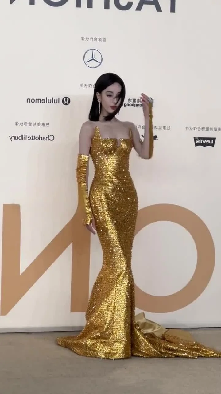 Dilraba Dilmurat and Guli Nazha Dazzle on the Red Carpet