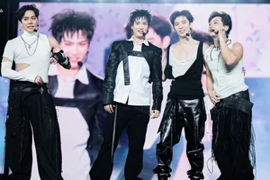 Bao Thy Stuns in Mini Dress During High-Energy Performance with 'Anh Trai Say Hi' Cast - image 0