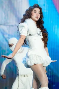 Bao Thy Stuns in Mini Dress During High-Energy Performance with 'Anh Trai Say Hi' Cast - image 10