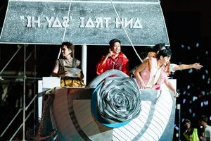 Bao Thy Stuns in Mini Dress During High-Energy Performance with 'Anh Trai Say Hi' Cast - image 4