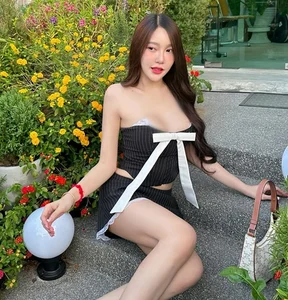 Alluring Feminine Fashion: Embracing the Soft Aesthetic and Off-Shoulder Trends - image 6