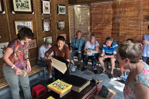 Reviving Dong Ho Folk Paintings: Vietnamese Artisans Share Heritage Globally - image 1