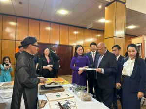 Reviving Dong Ho Folk Paintings: Vietnamese Artisans Share Heritage Globally - image 6