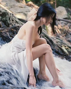 Nature’s Beauty and Elegant Stream-Side Fashion: A Gallery of Serene Outdoor Photography and Style - image 2