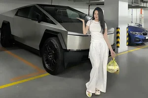 The Tesla Cybertruck 2024 Makes a Stunning Debut on the Streets of Vietnam - image 10