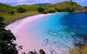 10 Breathtaking Pink Sand Beaches You Must Visit Around the World - image 2