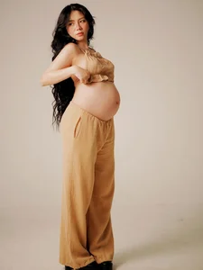 Rich Kid Dang Tieu To Sa Glows During Pregnancy: A Lesson in Maternity Style - image 6