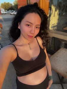 Rich Kid Dang Tieu To Sa Glows During Pregnancy: A Lesson in Maternity Style - image 1