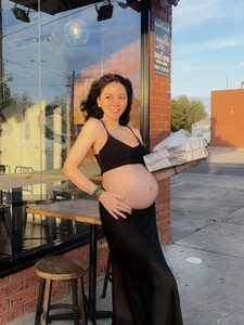 Rich Kid Dang Tieu To Sa Glows During Pregnancy: A Lesson in Maternity Style - image 2