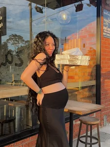 Rich Kid Dang Tieu To Sa Glows During Pregnancy: A Lesson in Maternity Style - image 3