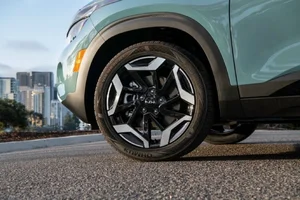 2025 KIA Seltos Launches with Aggressive Pricing Starting at 599 Million VND - image 0