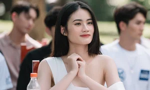 Huynh Tran Y Nhi Inspires with Elegant Monochrome Fashion Comeback - image 1