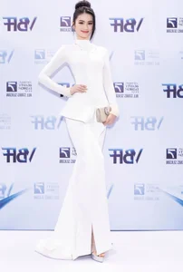 Huynh Tran Y Nhi Inspires with Elegant Monochrome Fashion Comeback - image 8