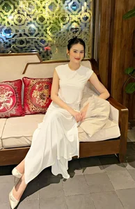 Huynh Tran Y Nhi Inspires with Elegant Monochrome Fashion Comeback - image 9
